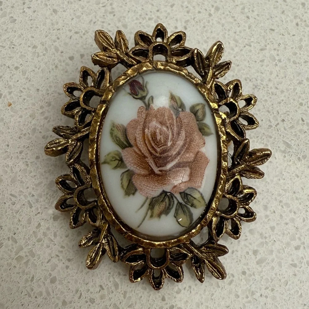 Vintage Rose Cameo Brooch Gold Tone Ceramic - Picture 2 of 6